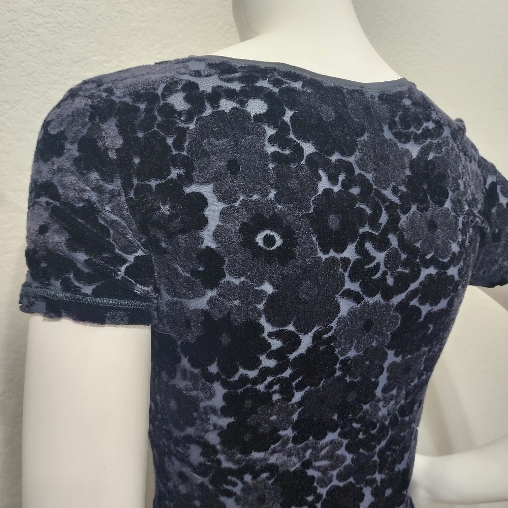 Armani Collezioni Black Velvet Floral Tee Size 6 - Picture 3 of 13